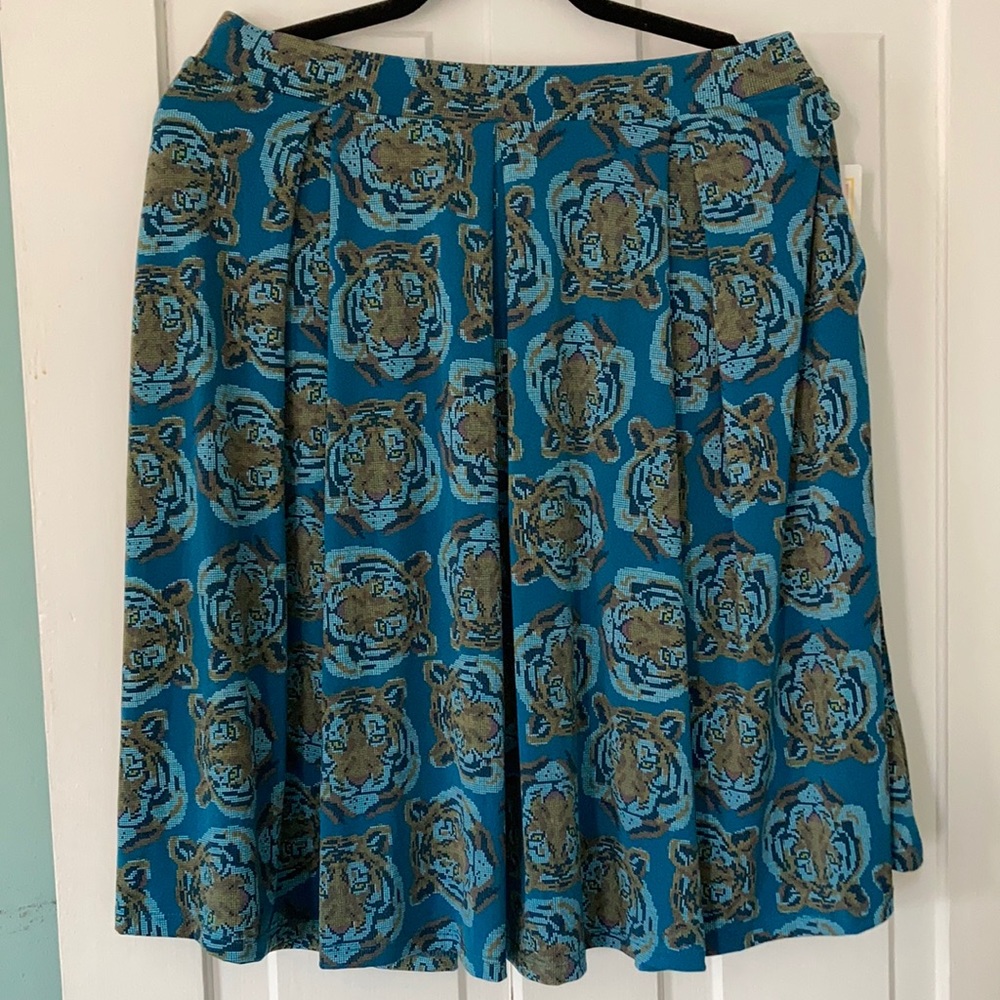 —Medium Tiger LuLaRoe Madison Skirt